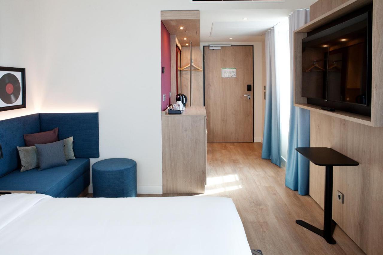 Hampton By Hilton Regensburg Hotel Bagian luar foto