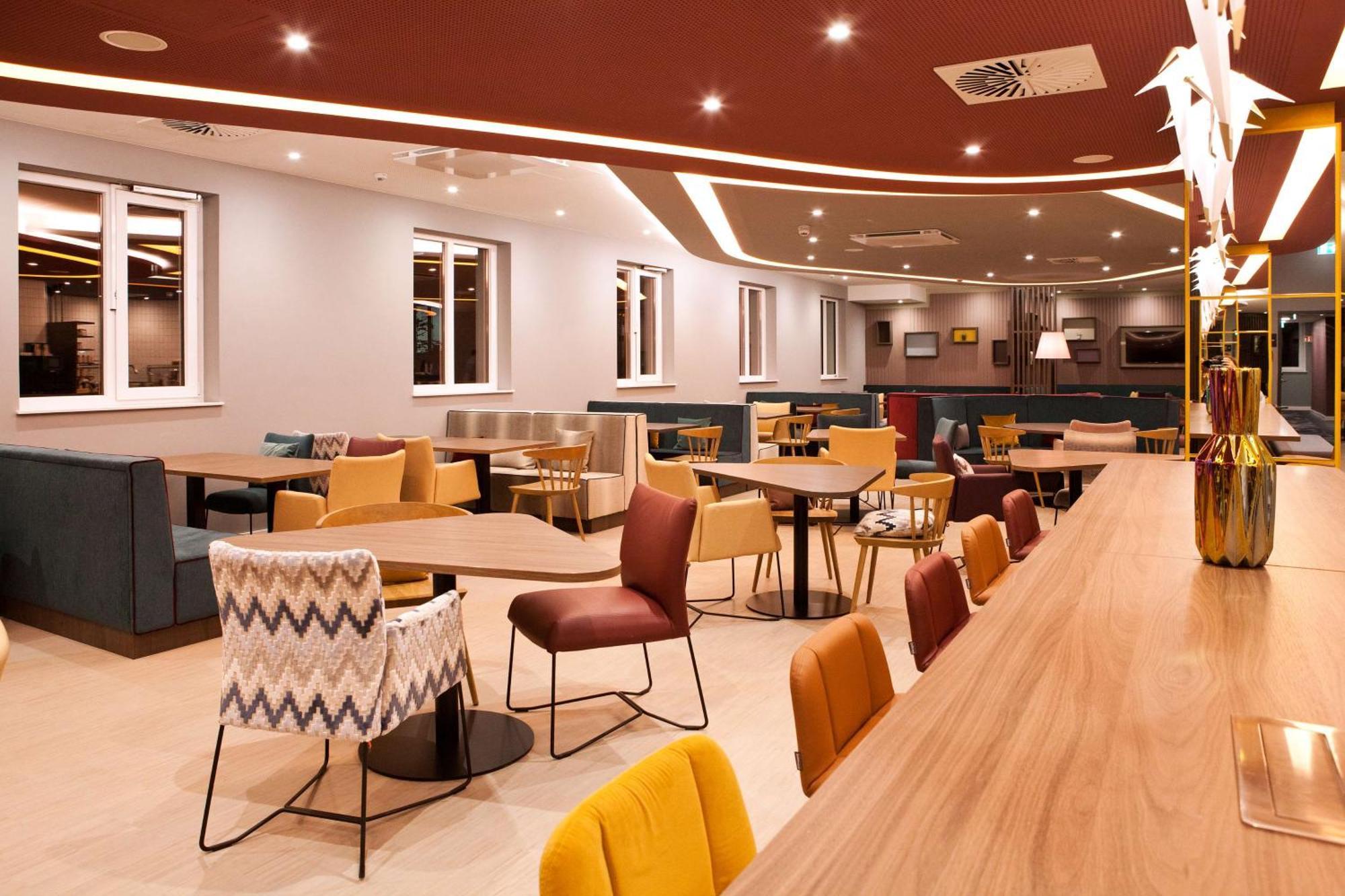 Hampton By Hilton Regensburg Hotel Bagian luar foto