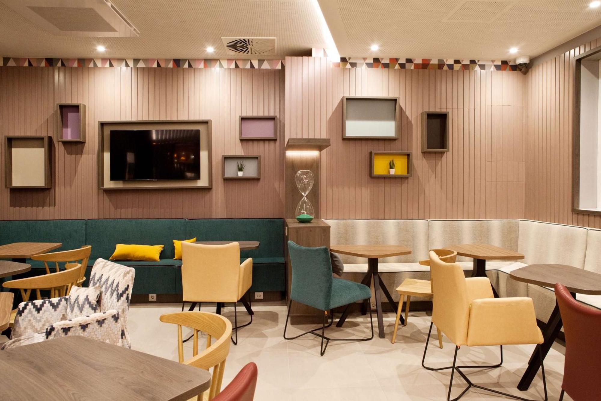 Hampton By Hilton Regensburg Hotel Bagian luar foto
