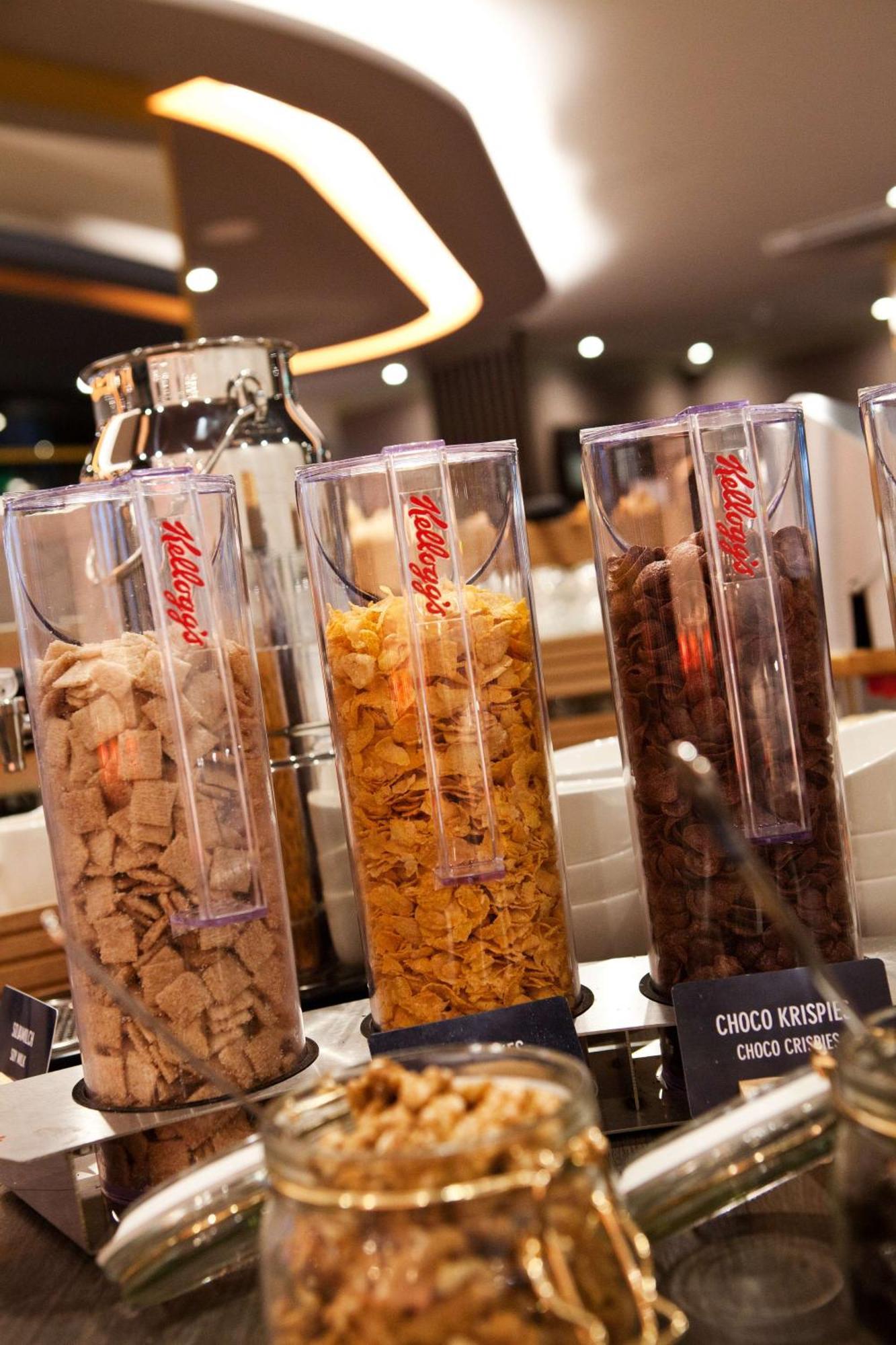 Hampton By Hilton Regensburg Hotel Bagian luar foto